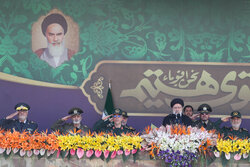تہران میں ہفتہ دفاع مقدس کی مناسبت سے شاندار پریڈ کا اہتمام