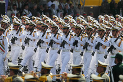 Armed Forces mark Sacred Defense Week in Tehran parade