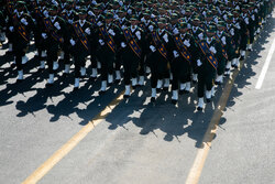 یگان‌های پیاده نیروهای ۴ گانه ارتش در رژه تهران شرکت کردند