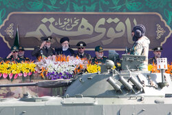 مراسم رژه ارتش جمهوری اسلامی ایران آغاز شد