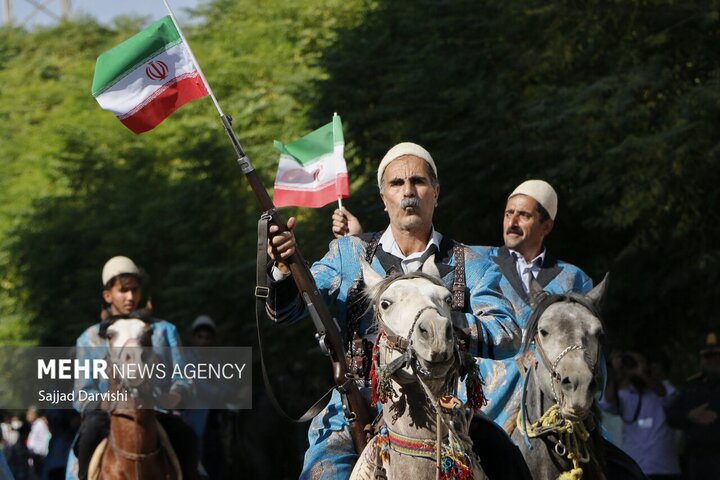 مراسم رژه نیروهای مسلح در استان لرستان