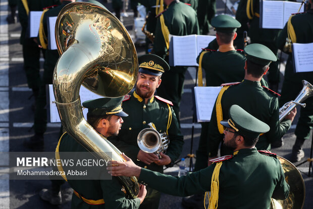 مراسم رژه نیروهای مسلح، صبح امروز جمعه ۳۱ شهریور ۱۴۰۲ همزمان با آغاز هفته دفاع مقدس در جوار مرقد بنیانگذار انقلاب اسلامی در تهران و همزمان در سراسر کشور برگزار شد