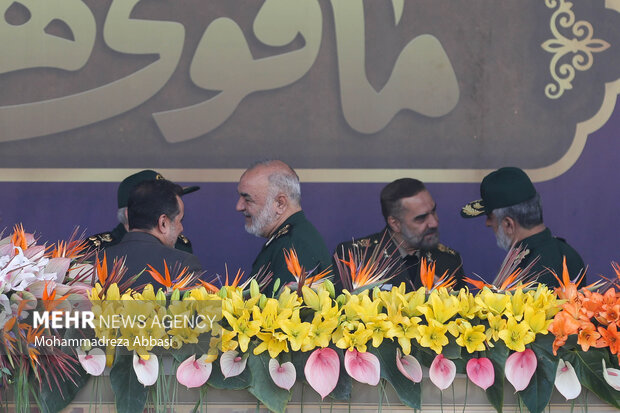 سردار حسین سلامی فرمانده کل سپاه پاسداران در مراسم رژه نیروهای مسلح در تهران حضور دارد