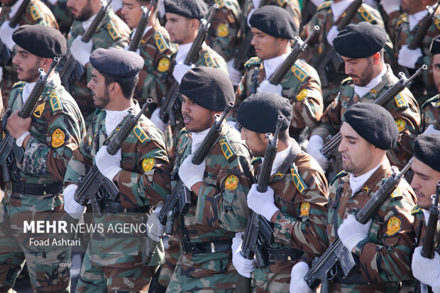 مراسم رژه نیروهای مسلح، صبح امروز جمعه ۳۱ شهریور ۱۴۰۲ همزمان با آغاز هفته دفاع مقدس در جوار مرقد بنیانگذار انقلاب اسلامی در تهران و همزمان در سراسر کشور برگزار شد