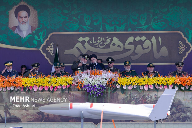 ایران کے حملوں سے صہیونی حکومت کی بنیادیں ہل گئیں، صدر رئیسی کا فوجی پیریڈ سے خطاب