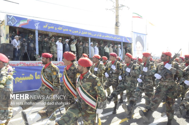 رژه اقتدار نیروهای مسلح در زاهدان +تصاویر
