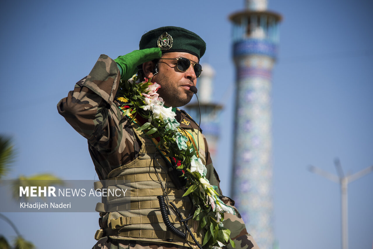 Iranians commemorate national army day mehr news agency
