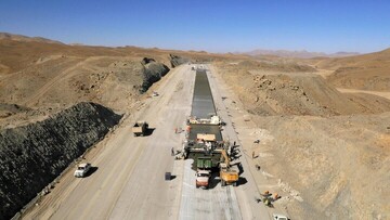 بخشی از پروژه قطار تندرو اصفهان- قم آماده ریل‌گذاری است/ جزئیات عبور آزادراه از پارک ملی کلاه‌قاضی