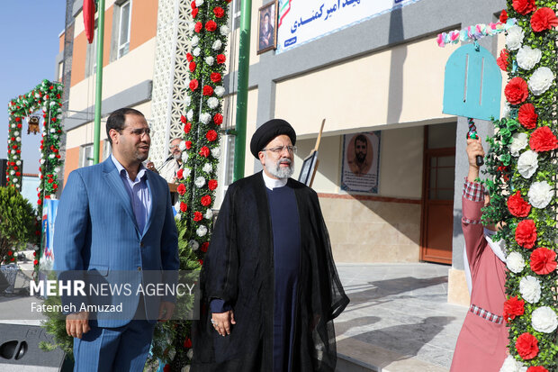 President attends new school year ceremony
