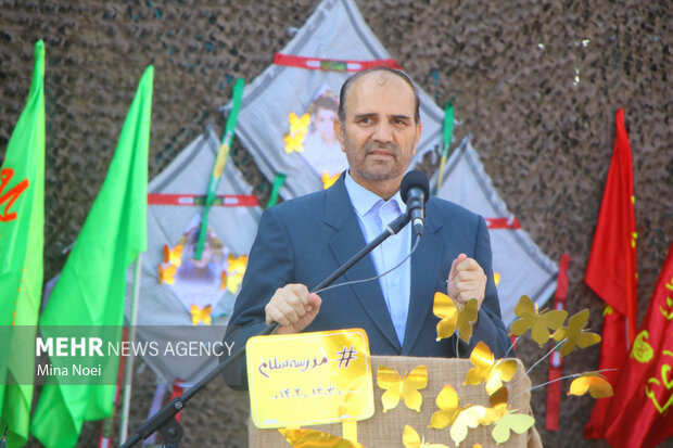  دانش آموزان با نثار خون خود در دفاع مقدس آینده کشور را تضمین کرد