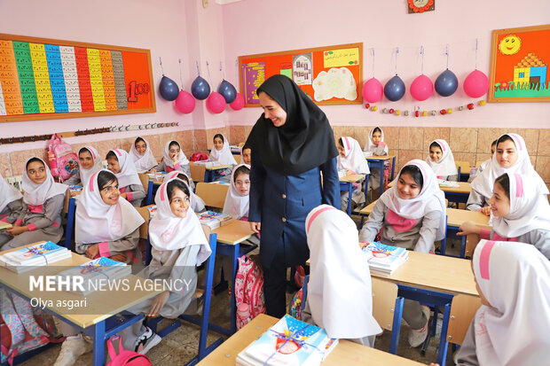 کلاس بدون معلم در اصفهان نداریم