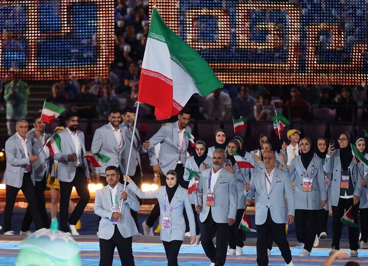 رژه کاروان ورزش ایران در افتتاحیه/ حضور دو رئیس جمهور در مراسم