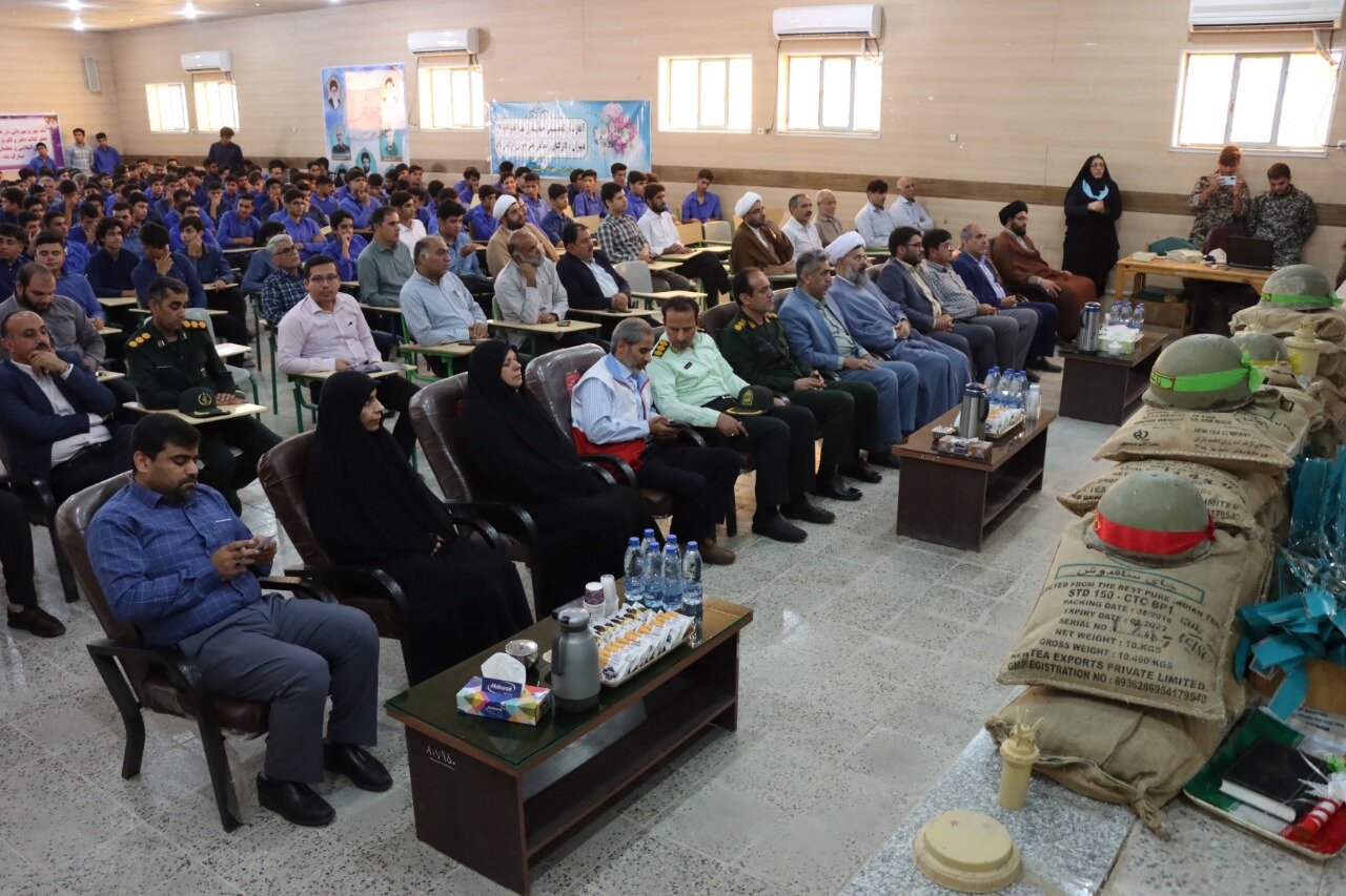 دانش آموزان اسیر تبلیغات دشمنان نشوند