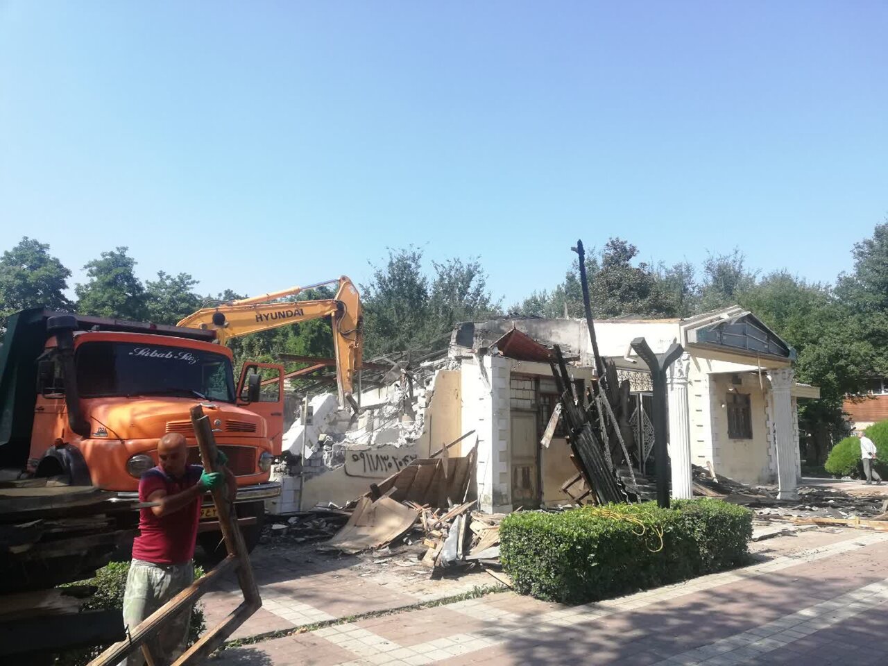 آغاز عملیات بازسازی کتابخانه عمومی امام رضا(ع) رشت آغاز عملیات بازسازی کتابخانه عمومی امام رضا(ع) رشت