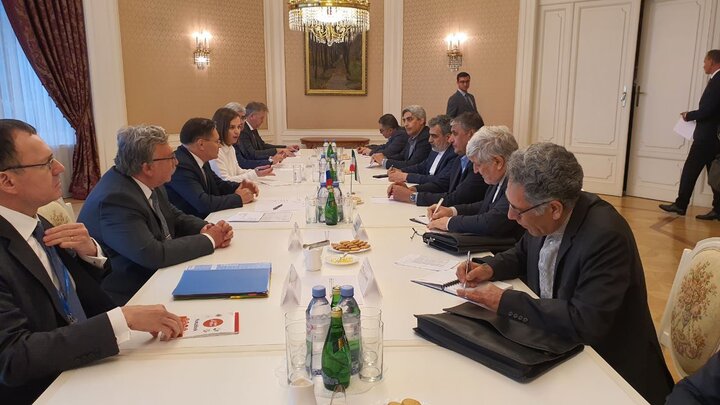 Iran, Russia nuclear chiefs meet in Vienna 