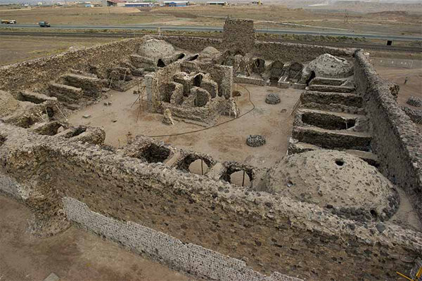 قلعه سنگی پرند/ بنایی زیبا و مرموز با قدمت ۱۵۰۰ ساله