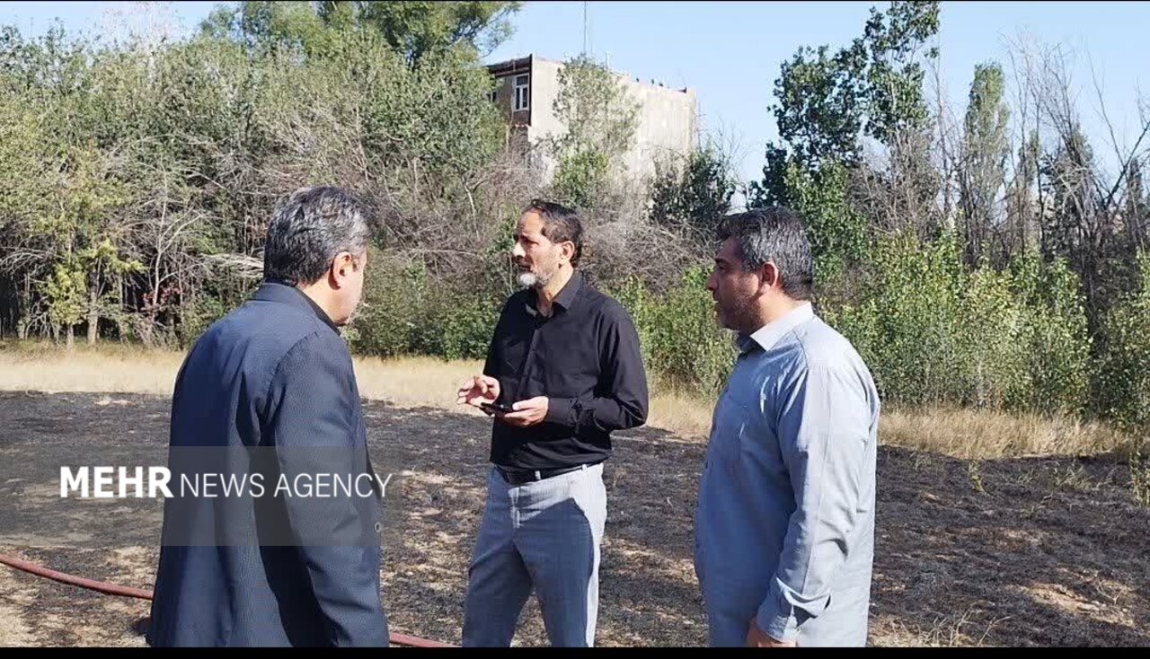اطفای حریق باغ شریعت اردبیل/مردم نگران شیوع آتش نباشند
