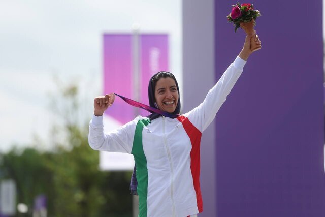 Female cyclist wins Iran's first ever Asian games medal