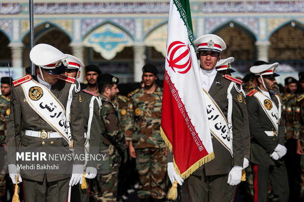 مسجد مقدس جمکران میں ایرانی افواج کا امام زمانہ(عج) سے تجدید عہد، مشترکہ پریڈ کا…
