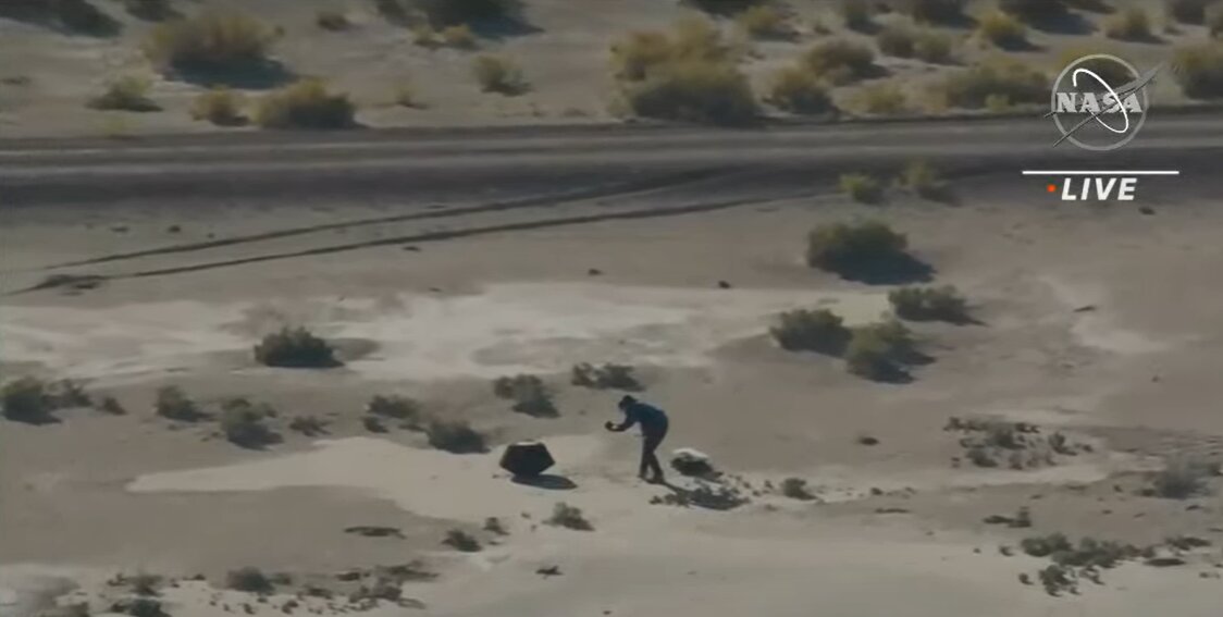 نخستین نمونه <strong>خاک سیارک</strong> «<strong>بن نو</strong>» به <strong>زمین</strong> رسید