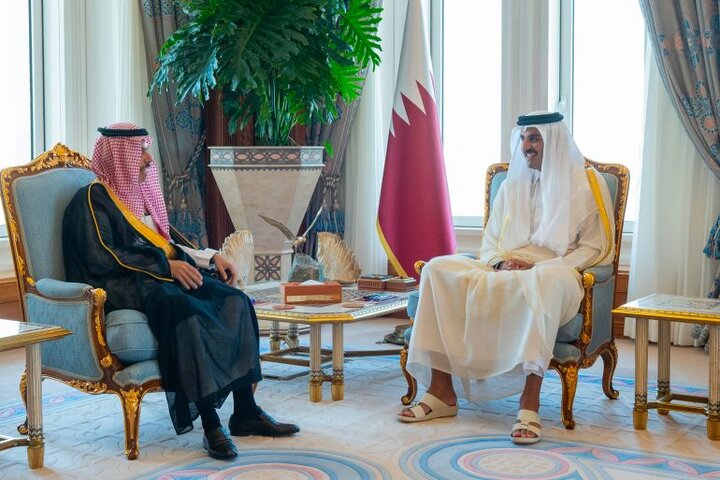 رایزنی وزیر خارجه عربستان در دوحه با امیر قطر