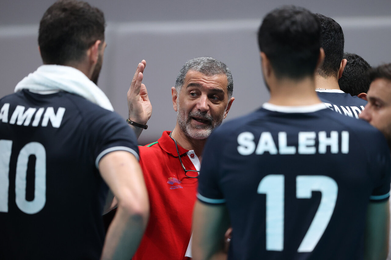 سرمربی تیم ملی نباید دنبال «بیزینس» باشد/ والیبال را درمان میکنم