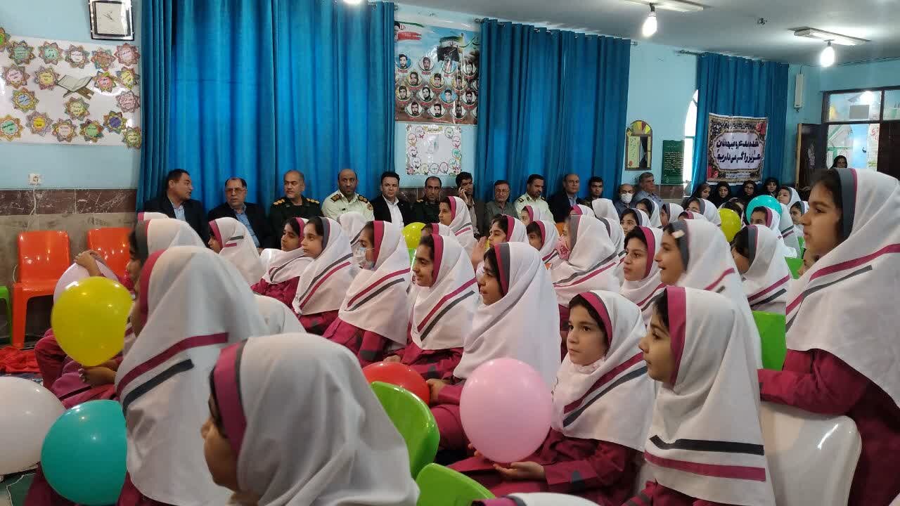 جشن عاطفهها در مدارس گناوه برگزار شد