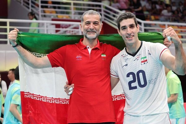 تصاویری از شادی بازیکنان و مسئولان پس از قهرمانی والیبال ایران