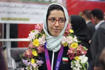 تصاویری از بازگشت نخستین دختر مدال‌آور دوچرخه‌سوار ایران