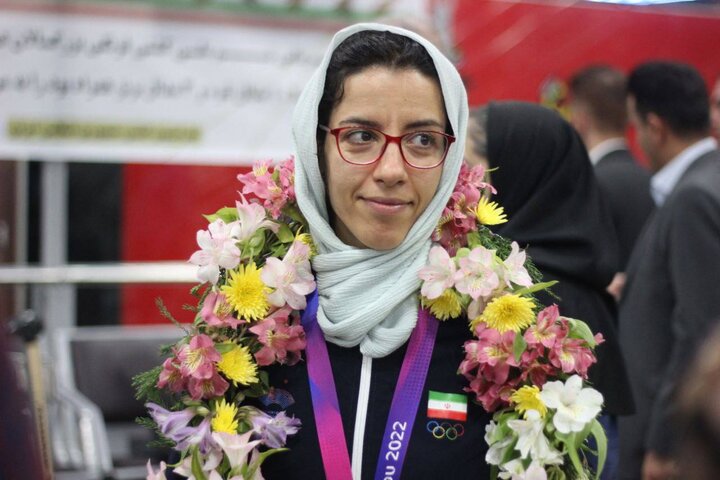 تصاویری از بازگشت نخستین دختر مدال‌آور دوچرخه‌سوار ایران 