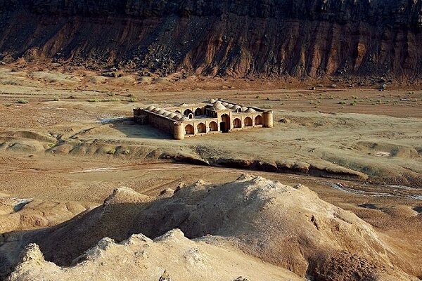 نبوغ راوری ها در ساخت کاروانسرای چاه کوران 