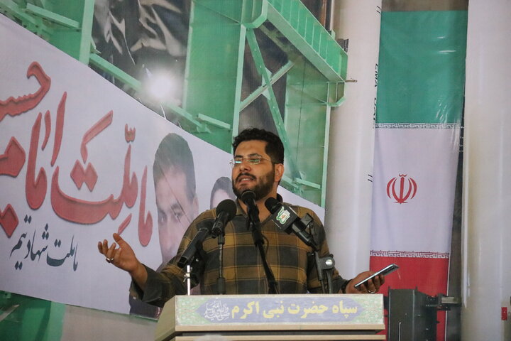 شعر خوانی در همایش «امت مقاومت» برای مظلومیت مردم فلسطین و لبنان