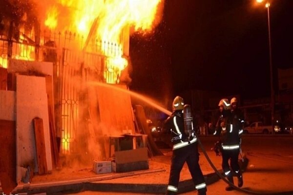 وقوع آتش‌سوزی در یک انبار صنعتی در شهرستان کنگان