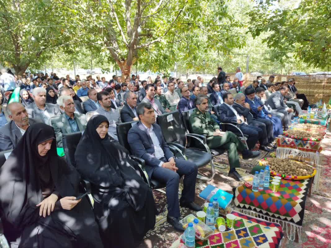 جشنوارهای برای «طلای سبز» لرستان/سوغاتی برای همنشینی با عسل ناب