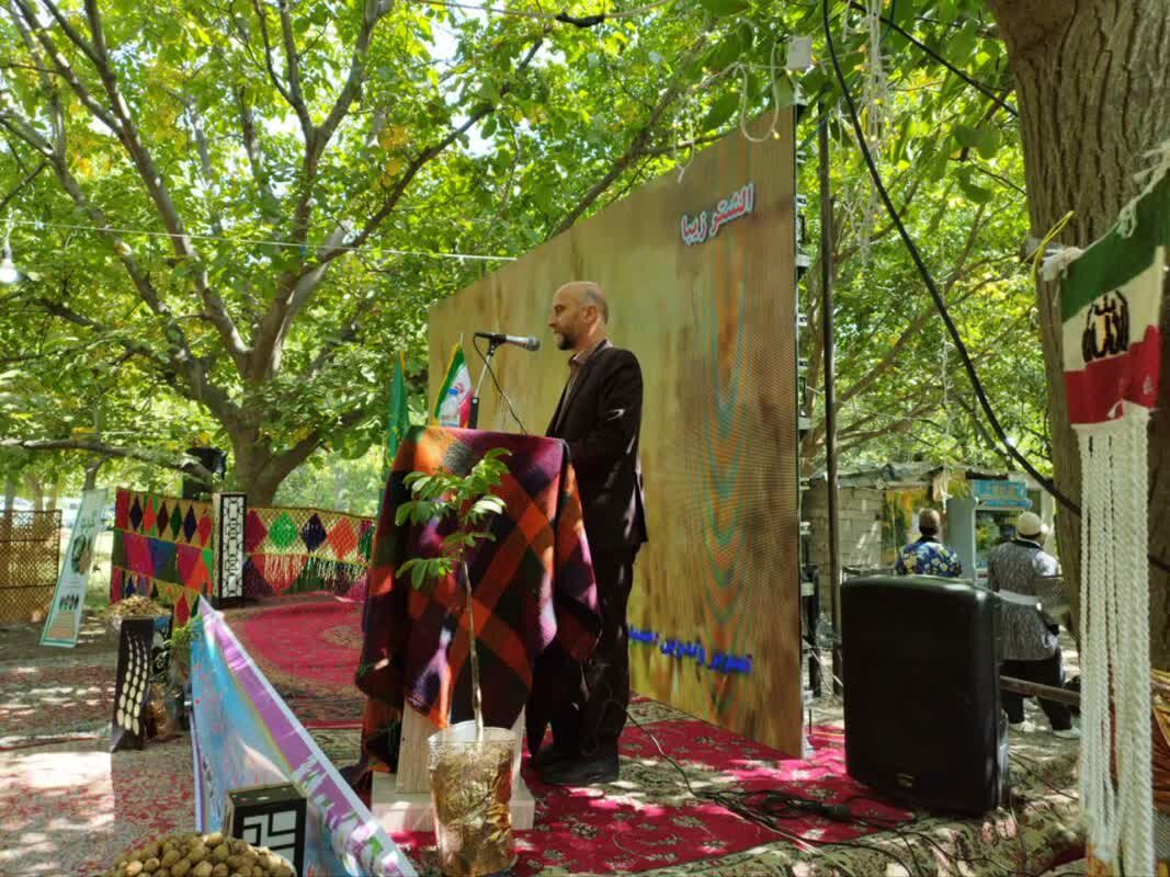 جشنوارهای برای «طلای سبز» لرستان/سوغاتی برای همنشینی با عسل ناب