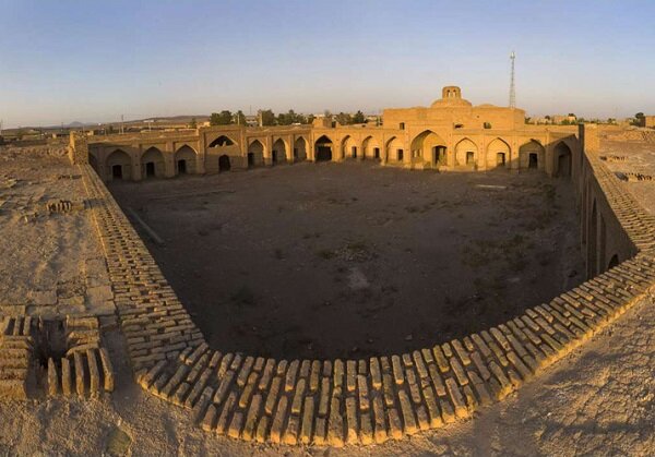 «باغ شیخ» ساوه بزرگترین کاروانسرای باستانی ایران