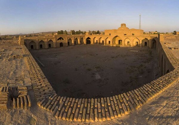 «باغ شیخ» ساوه بزرگترین کاروانسرای باستانی ایران