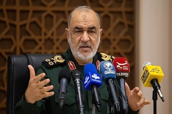 فرمانده کل سپاه از مجروحان حادثه تروریستی کرمان عیادت کرد