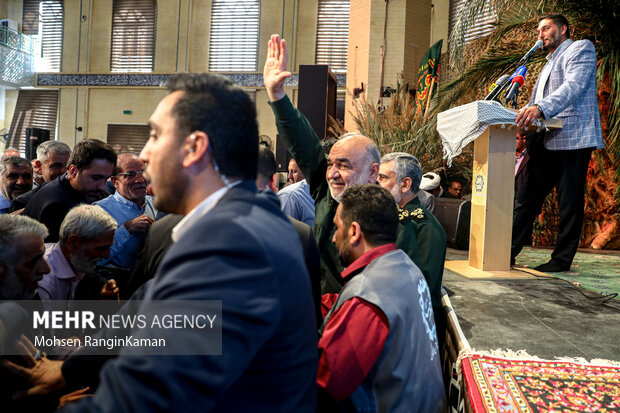 سرلشکر حسین سلامی فرمانده کل سپاه پاسداران انقلاب اسلامی در حال ورورد به اجتماع وابستگان و پیشکسوتان سپاه پاسداران است