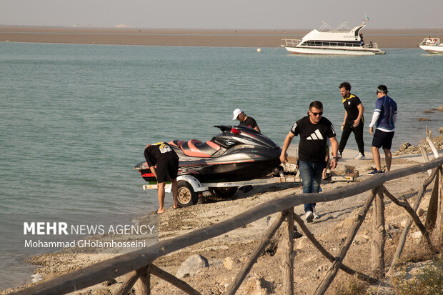 جشنواره گردشگری بوشهر، بازهای دریایی، صنایع دستی، بازهای همگانی، ورزش‌های آبی، قایق رانی، پرواز با پاراگلایدر