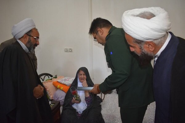 ۳۲ خانواده شهید بهاباد تجلیل شدند