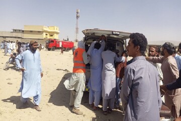 انفجار بمب نزدیک مسجدی در بلوچستان پاکستان/ ۵۲ نفر جان‌باخته و ۵۲ تَن زخمی شدند+ فیلم