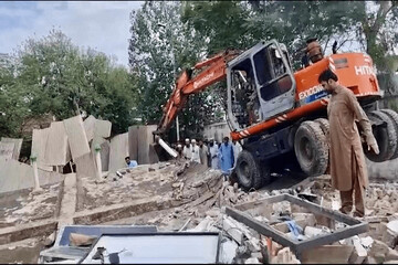 انفجار داخل مسجدی در خیبرپختونخواه پاکستان/ ۳۰ تا ۴۰ نفر زیر آوار گرفتار شده‌اند+ فیلم
