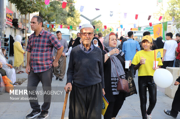 مادران کرد با کودکان خود به مهمانی امت احمد آمدند