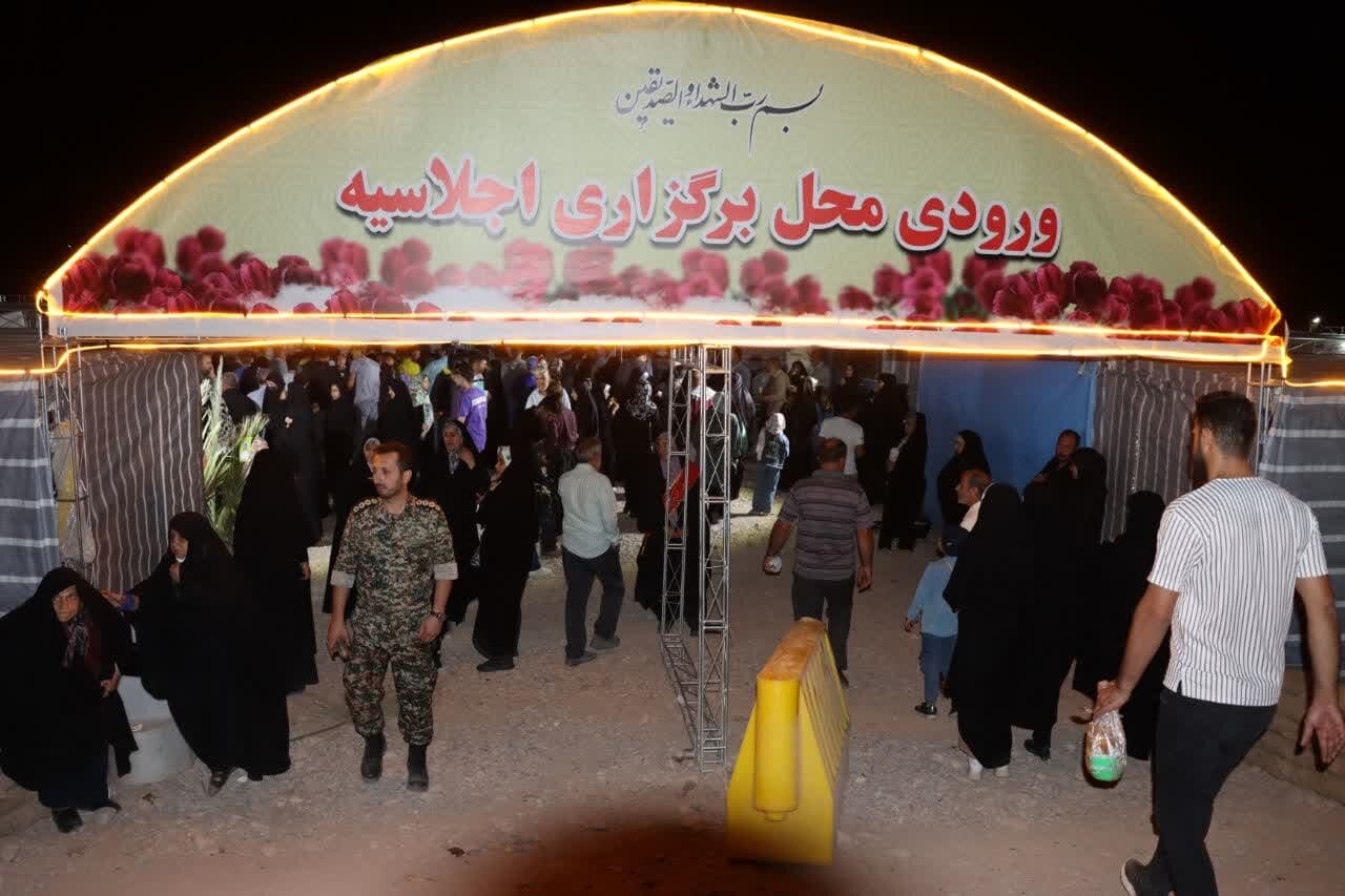 گرمسار ستاره باران شد/ پیوند آسمان و زمین با ذکر نورانی شهدا