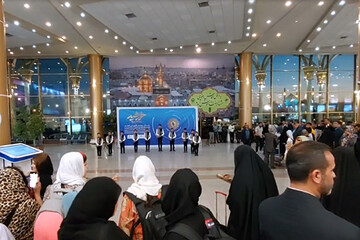 استقبال از میهمانان جشنواره بین‌المللی خورشید در فرودگاه مشهد