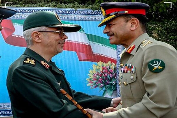 دہشت گردی کا مقابلہ کرنے کے لئے پاکستان کے ساتھ تعاون کے لئے تیار ہیں، ایرانی چیف آف جنرل اسٹاف