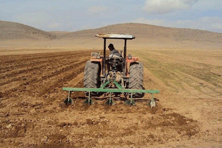 نرخ ساعت کاری تراکتور ها در شهرستان گناوه اعلام شد