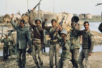 مقاومت نیروهای نظامی و مردمی، خرمشهر را از سقوط نجات داد