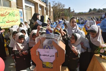 زنگ عاطفه‌ها در مدارس اردستان نواخته می شود